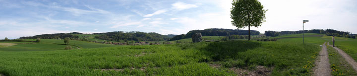 Panoramablick an der Alfred-Huggenberger Gedenkstelle oberhalb Gachnang